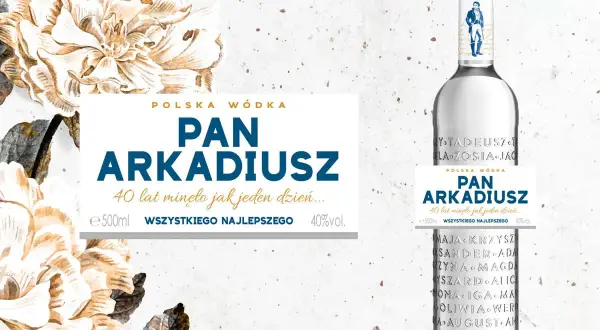 Elegancka butelka wódki Pan Arkadiusz z motywem kwiatowym. Sprawdź wódka Pan Tadeusz cena i wybierz idealny prezent.