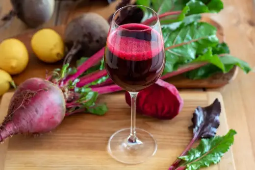 Wino z buraków - jak zrobić, by smakowało? Sprawdź!