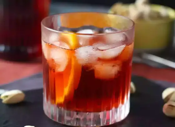 Negroni Sbagliato - przepis. Zrób idealny koktajl w domu!